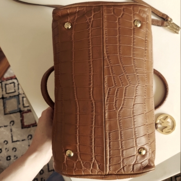 Michael Kors croc embossed brown leather 2 way purse- removable crossbody strap - Picture 10 of 13